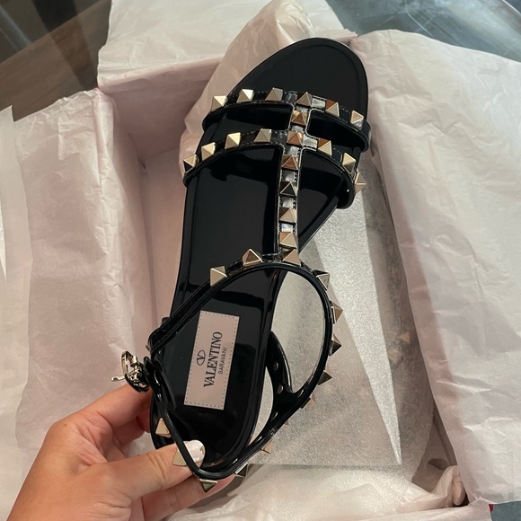 NWB Valentino Garavani Jelly Rubber Gladiator Rockstud Sandal Black 35 - Picture 1 of 7